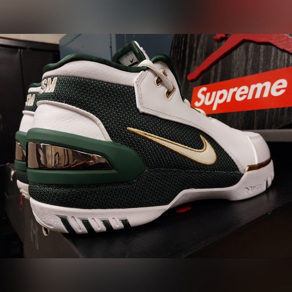 Nike Air Zoom Generation Lebron SVSM Qs Size 10.5